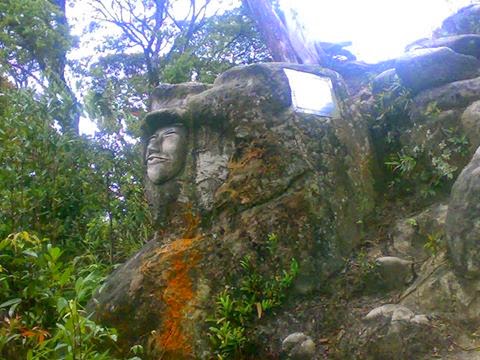 Penemuan Batu Aneh Yang Menggemparkan Di Sarawak - Info Semasa