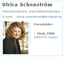 Hon småler på bilden. Fölaktligen heter bilden: Glad