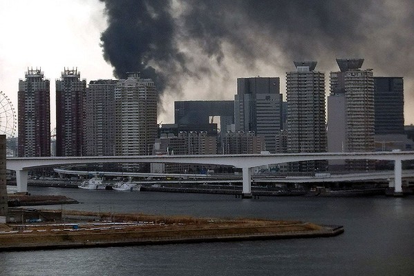 мощнейшее землетрясение в Японии - горят небоскребы как в америке