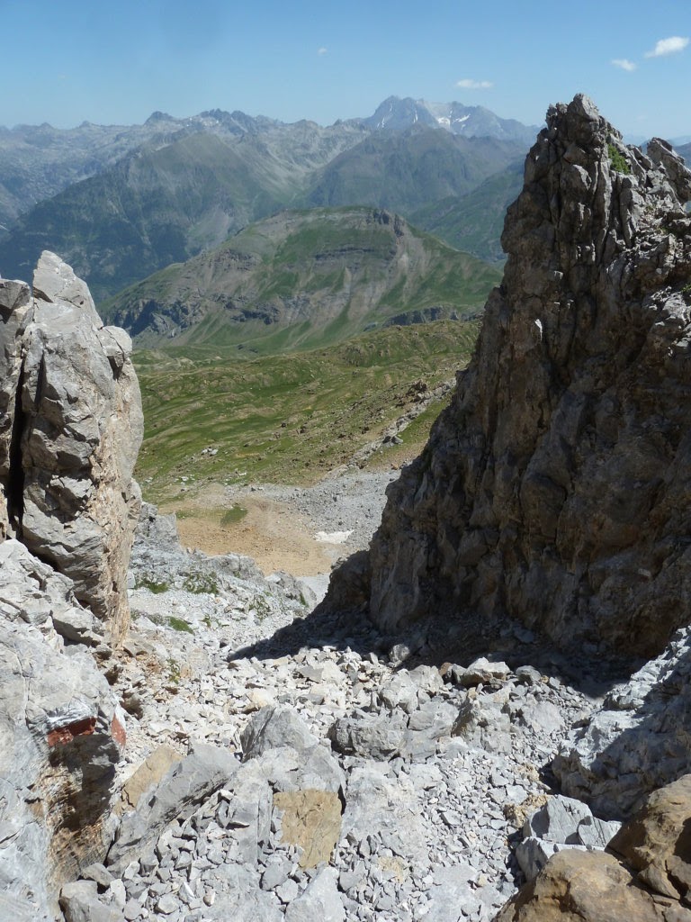 PEÑA ROYA (2.578m) y PEÑA BLANCA, 2.555m (El parapente de Te P1250314%20%28FILEminimizer%29