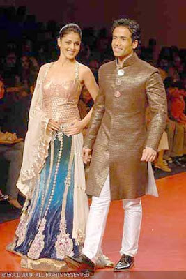 Genelia D'souza and Tusshar Kapoor Manish Malhotra Lakme Fashion Week Fall-Winter 2009 Photos