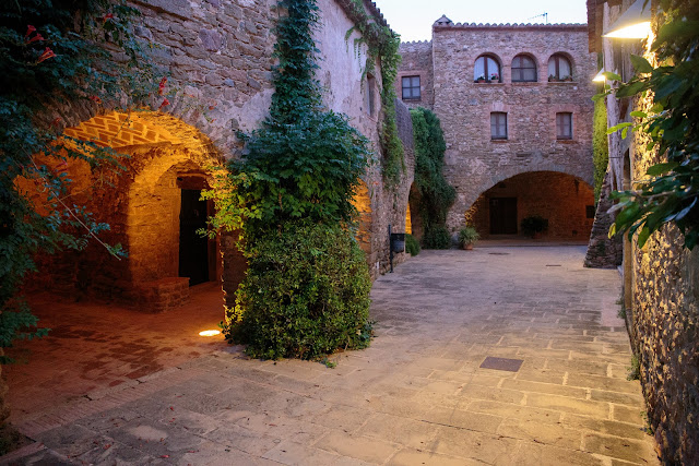 Вечерняя прогулка по Монельс - Evening in Monells - Monells por la noche