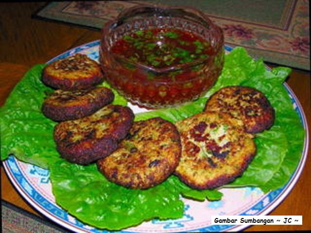 Riezanie's Recipe Collections: FISH CAKE WITH DIPPING SOS