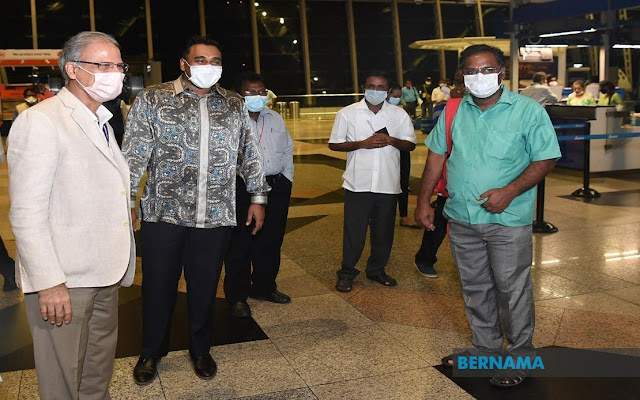 Viral TERKINI!!! 177 warga India terkandas pulang melalui penerbangan repatriasi dari KL Warganegara India yang terkandas di Malaysia menyertai misi repatriasi terbesar dunia anjuran kerajaan India dengan 177 daripada mereka diterbangkan malam ini melalui penerbangan repatriasi pertama dari Kuala Lumpur ke Tiruchirappalli, di Tamil Nadu India. 