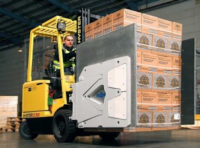 Xe nâng Hyster kẹp thùng carton