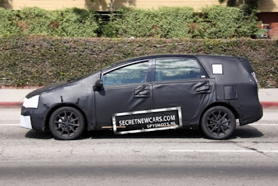 Toyota Prius hatchback 2011: A serious family resemblance (spyshots + teaser)