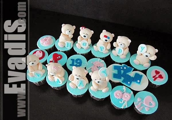 Full View picture of Teddy Bear Expression Cupcakes