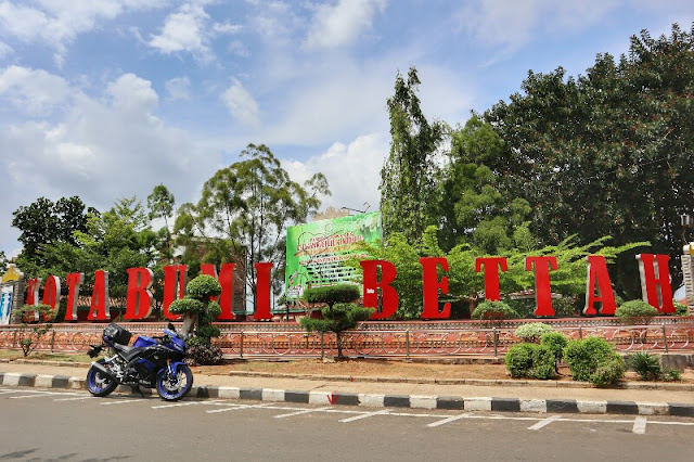 Singgah di  Tugu Payan Mas Ikon Kece Kota Kotabumi  Lampung  