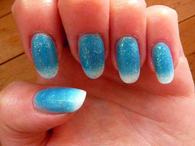 ombre nails, gradientowe paznokcie, manicure, błękit nieba, Avon, NYC, Sally Hansen, essence, Eveline, inglot, 