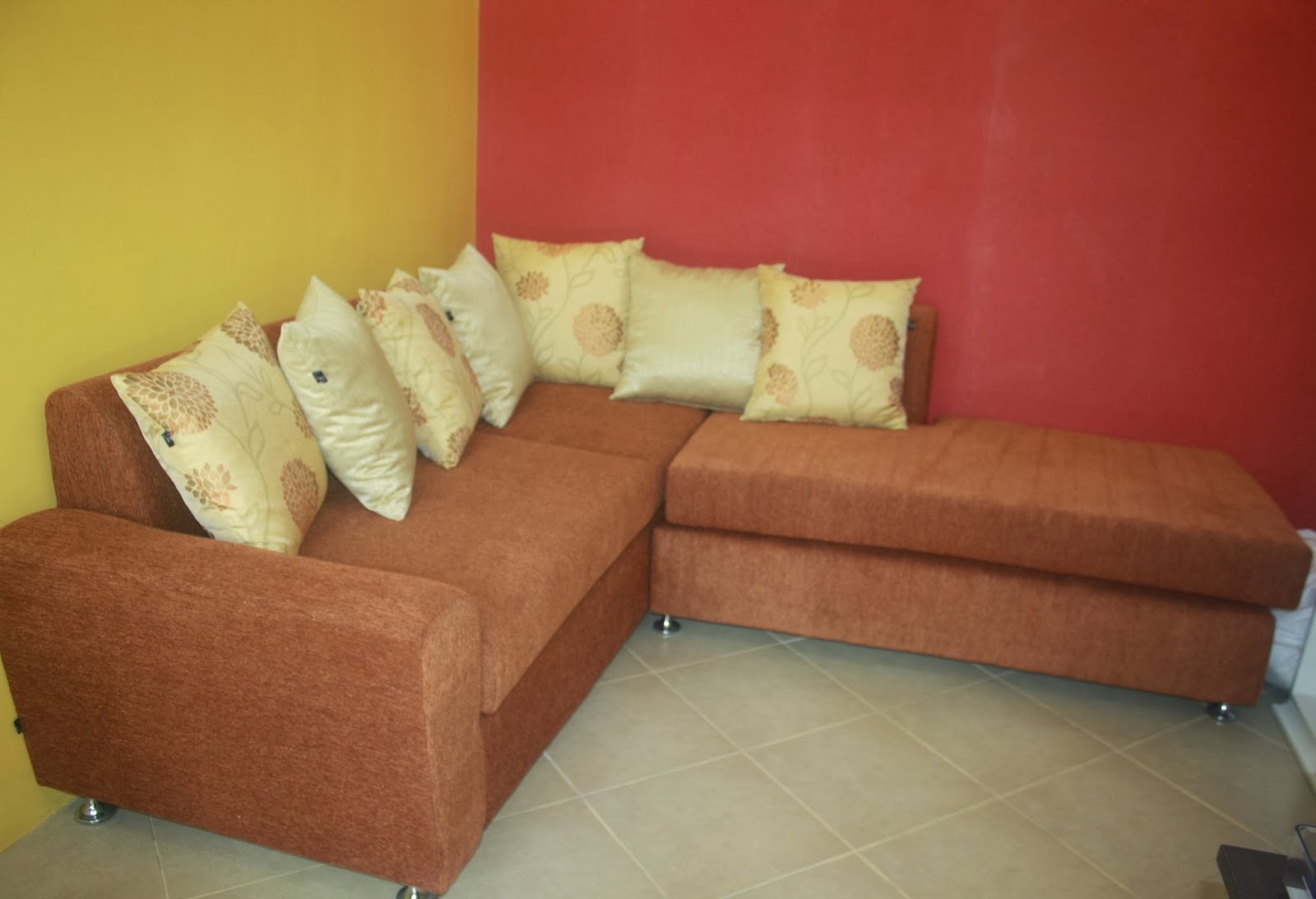 L-SHAPE SOFA......LINAUZWA....NI JIPYA......