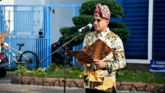 Hari Batik Nasional, Perumda Air Minum Kota Padang gelar Upacara Bendera