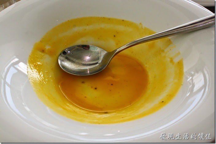 台南-L B_Coffee綠色咖啡廳。好喝的南瓜濃湯就應該這樣喝到見底。