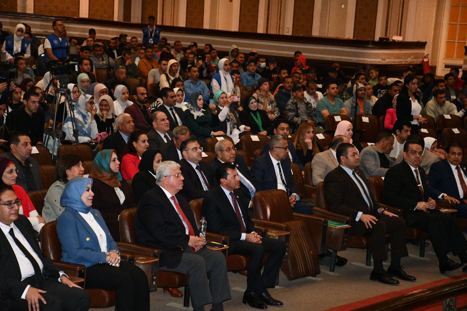 وزيرا الرياضة والتعليم العالي يفتتحان فعاليات الصالون الثقافي حول رؤي الشباب بجامعة القاهرة