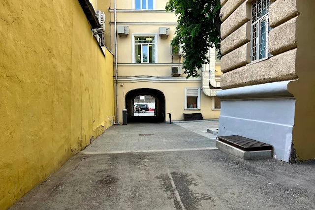Садовническая улица, дворы