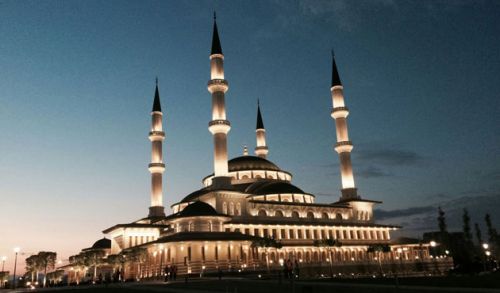  Presiden Turki Recep Tayyip Erdogan kumandangkan azan subuh di Masjid Bestepe Istana Kepresidenan