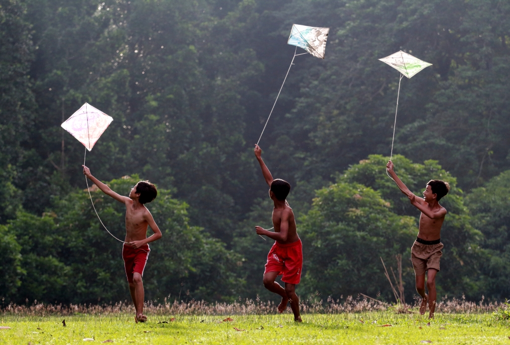 Bli Tudik : Permainan Anak Tradisional Indonesia - Gambar Anak Anak Bermain Permainan Tradisional