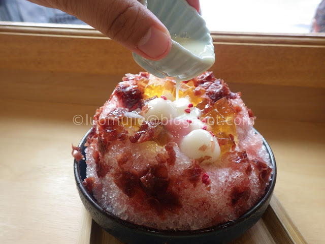 Taiwan shaved ice dessert