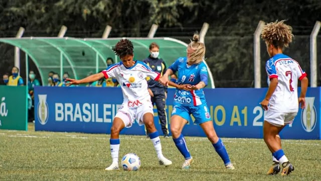 Comentarista tem fala racista em jogo feminino na CBF TV e é afastado.