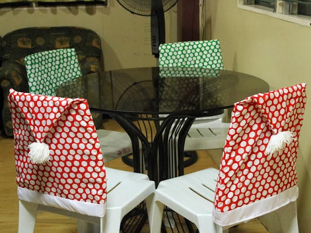 http://love-homemade.blogspot.com/2013/12/santa-hat-chair-cover.html