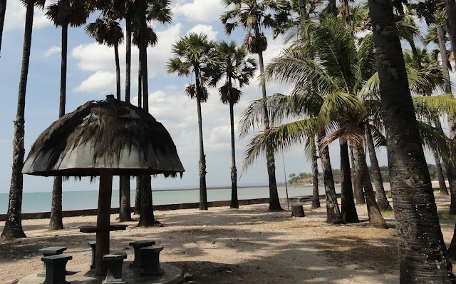 Pantai Lasiana Kota Kupang Nusa Tenggara Timur 