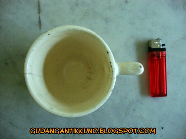 Gudang Barang Antik  Kuno Cangkir  Keramik  Motif Antik 