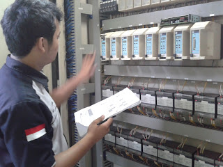 Memperbaiki level transmitter  baca manual book yah :)