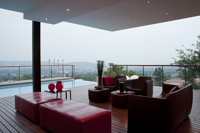 Picture of red furniture on the covered terrace