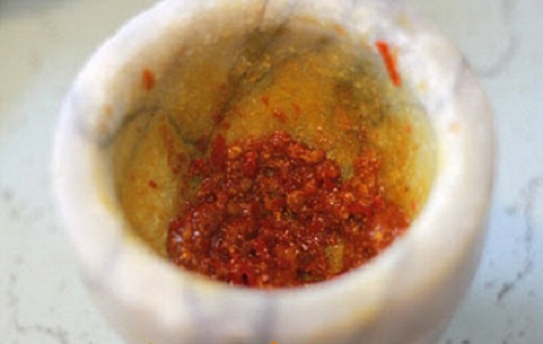 Tạo hỗn hợp muối ớt cay thơm ngon