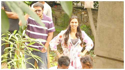Deepika Padukone on the sets of Love Aaj Kal Photos