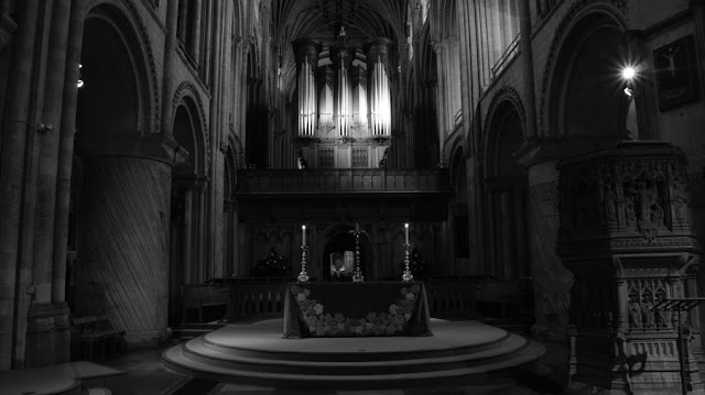 Gothic, Sejarah, Perkembangan, dan Pengaruhnya di Bidang Musik