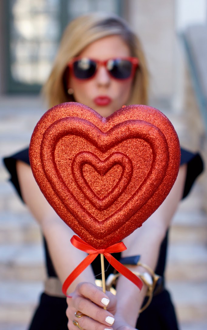 Valentne's Day Glitter Heart Photo Idea