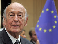 Former French President Giscard d’Estaing dies at age 94.