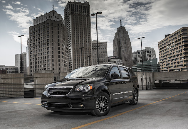 2013 Chrysler Town and Country S