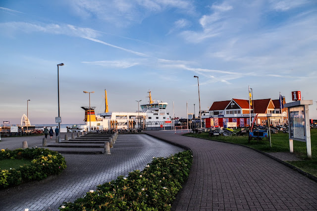 Fähre am Hafen von Juist