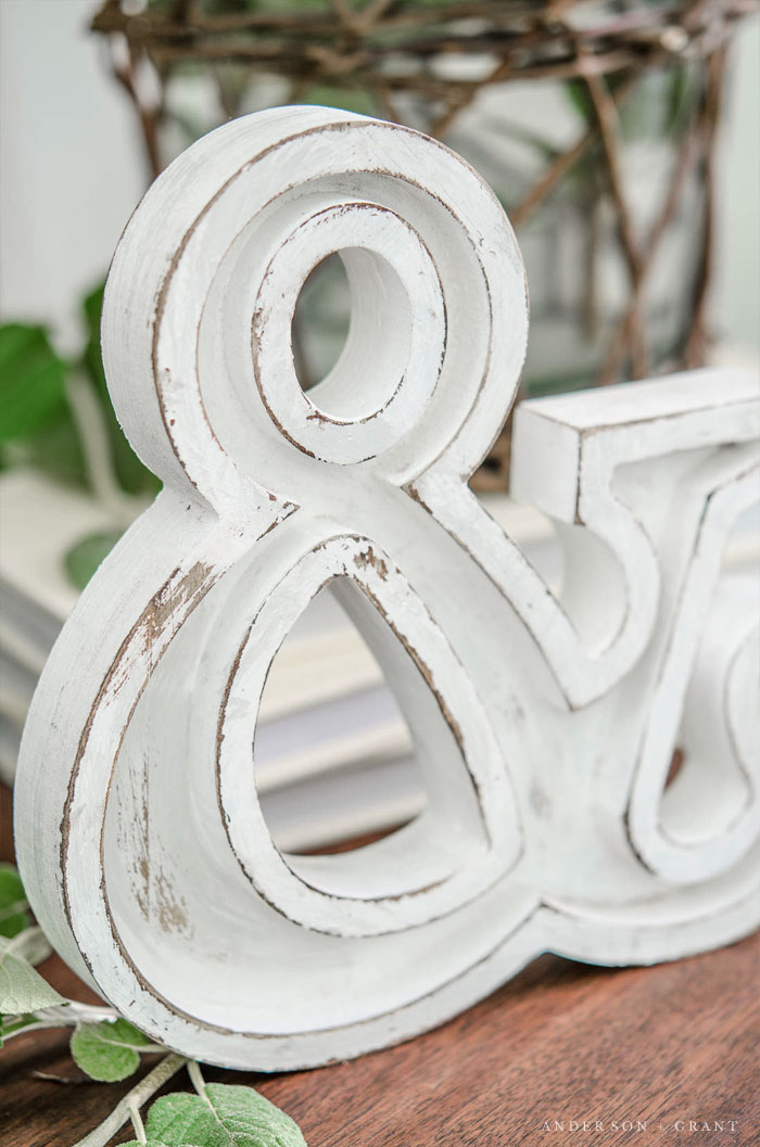 Farmhouse style letter makeover #DIY #farmhouse #farmhousestyle #andersonandgrant