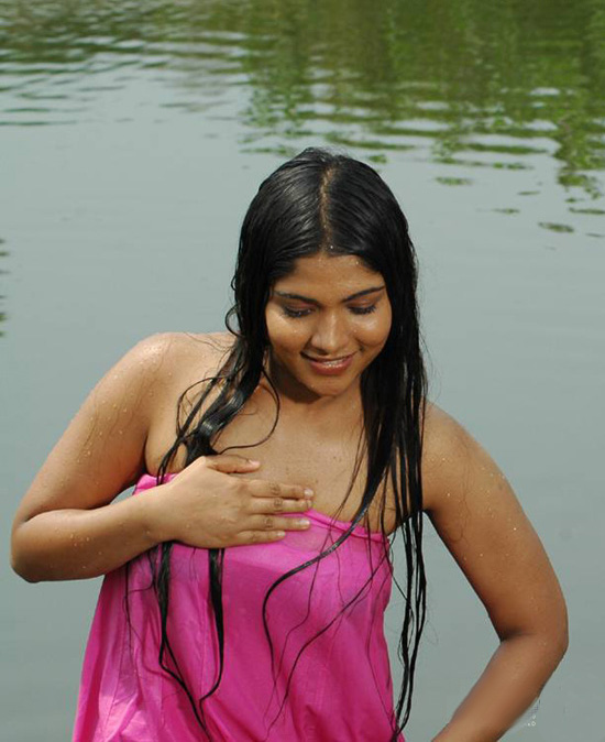 [Azhagar_Malai_Bhanu_Stills_10.jpg]