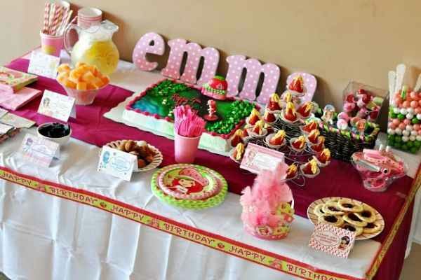 Decorando la mesa para la fiesta tematica para niños