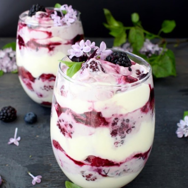 Berry Tiramisu Trifle #desserts #tiramisu