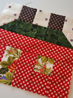 house quilt block: QuiltBee