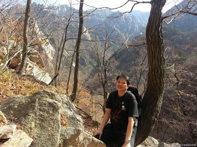  Resting on a tree trunk on the way to the Geumganggul Cave