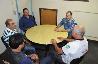 Membros do Moto Clube ‘Bodes do Asfalto’ se reúnem com Elias Martins, Secretário de Turismo, para tratar dos detalhes sobre o apoio logístico que darão na passagem da tocha olímpica pela cidade