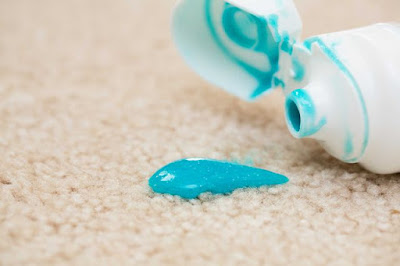 With toothpaste, stained carpets are now a thing of the past. The latter imposes cleanliness!