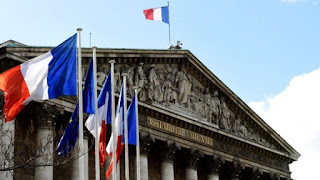 فرنسا تصادق على قانون للإرهاب يهدد الحريات