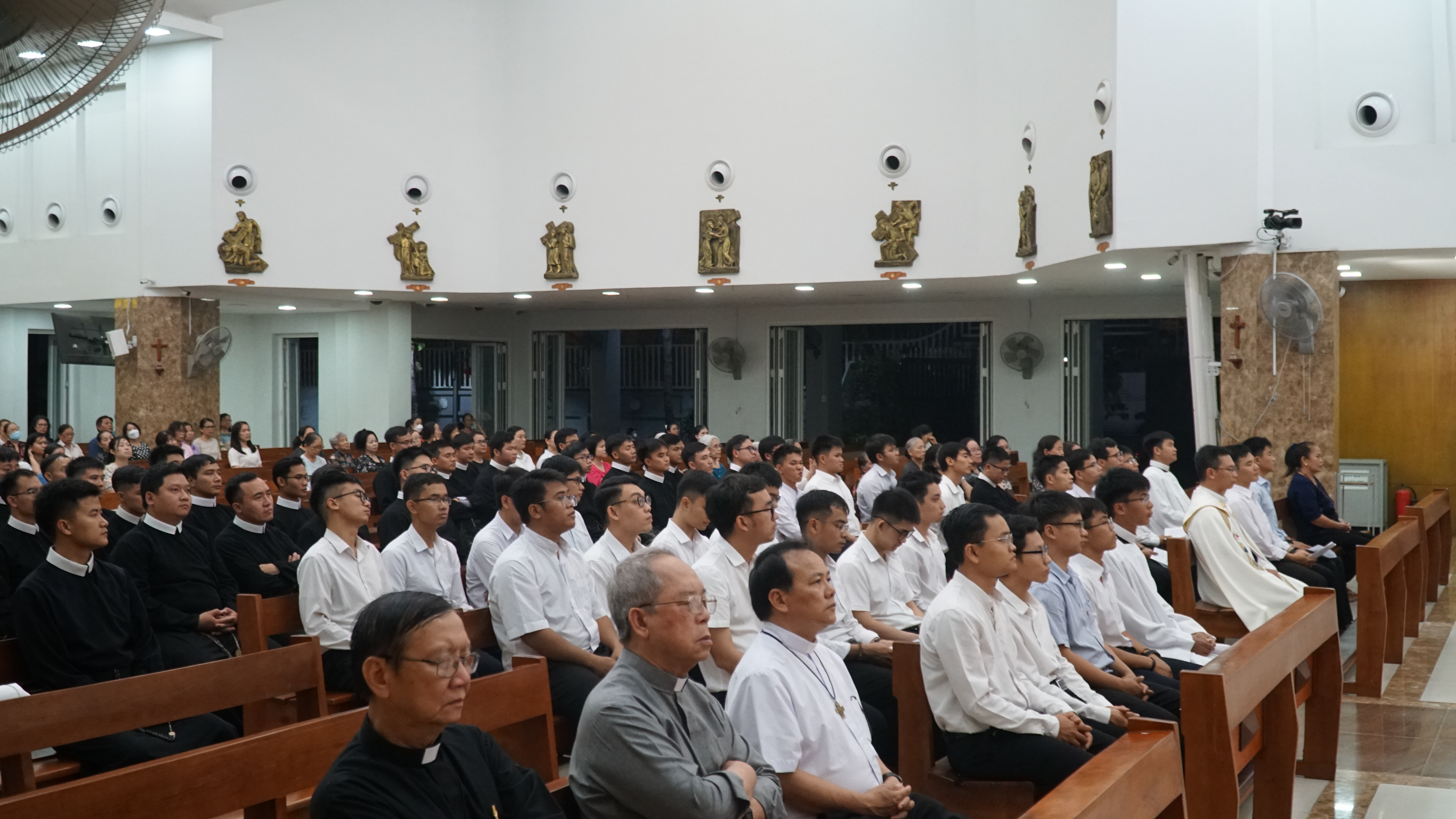 Học viện Thánh Anphongsô  hành hương Năm Thánh tại Giáo xứ Thanh Đa