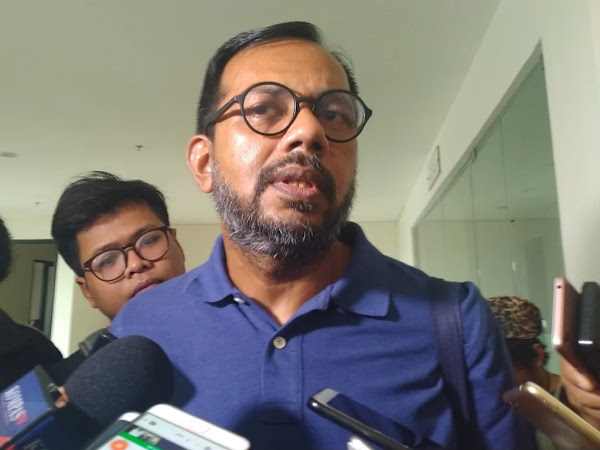 Jokowi Libatkan Intelijen Menangani Covid-19, Haris Azhar: Lebih baik Mencari Harun Masiku dan Nurhadi