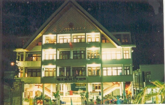 vien ve sinh dich te tay nguyen - ảnh co_ng trình trong đe_m le_̃ khánh thành na_m 1995