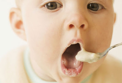 baby vomit while eating