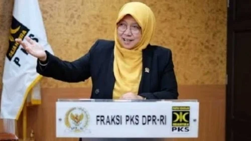 Anggota komisi XI DPR RI dari fraksi PKS, Anis Byarwati mengatakan, penandatanganan aturan beleid oleh Presiden Jokowi soal Investasi Miras meresahkan.