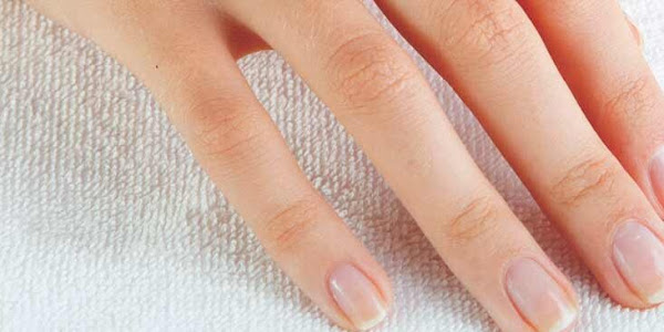  Why are there white spots on the fingernails?