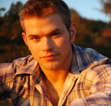 Kellan Lutz already melts the hearts of young teens and women all over the